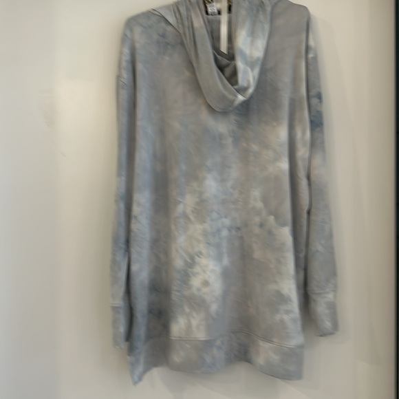 Super soft and stretchy hooded pull over - Picture 3 of 3